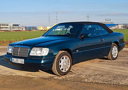 Mercedes-Benz E 220 Cabrio, Automatik, Klima, Leder schwarz