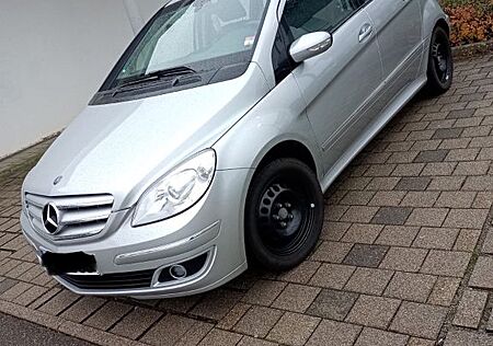 Mercedes-Benz B 200 -