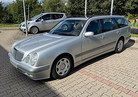 Mercedes-Benz E 200 KOMPRESSOR T CLASSIC Classic
