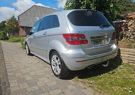 Mercedes-Benz B 200 -