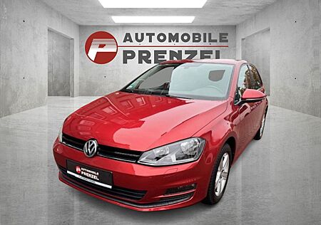 VW Golf Volkswagen VII LIM*SITZH.*STANDH.*SCHECKHEFT*2.HAND*