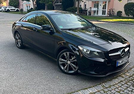 Mercedes-Benz CLA 180 - Benzin