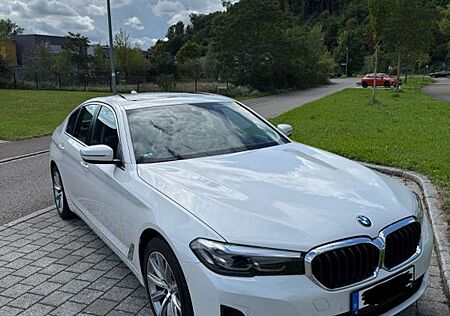 BMW 520d Panorama Dach, Head Up Dis., 8 Fach bereift