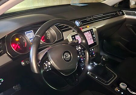 VW Passat Variant Volkswagen 2.0 TDI SCR Variant -
