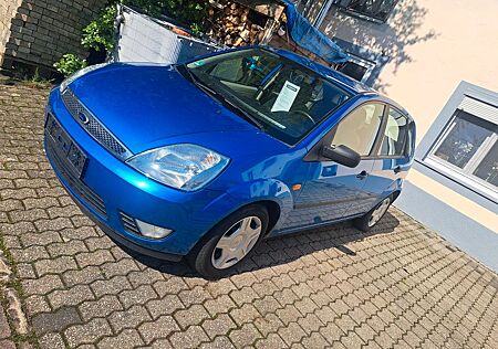Ford Fiesta 1,3 51kW Ghia, wenig km, Top Anfängerauto