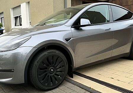 Tesla Model Y Long Range AWD / AHK / HW 4 / AMD Ryzen