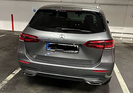 Mercedes-Benz B 200 DCT -