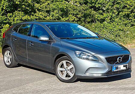 Volvo V40 D2 Kinetic - TÜV & SERVICE NEU