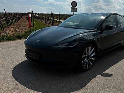 Tesla Model 3 Long Range Dual AWD Highland