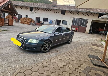 Audi A8 4.2 FSI tiptronic quattro -