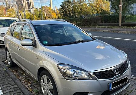 Kia Cee'd / Ceed 1.4 CVVT Attract Attract