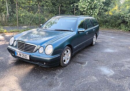 Mercedes-Benz E 240 T AVANTGARDE Avantgarde