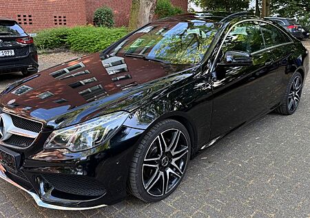 Mercedes-Benz E 300 Coupé AMG Line 19-Zoll H&K Panoramo