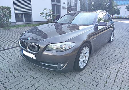 BMW 530d Touring/Navi/Leder/Bi-Xenon/HeadUP/UVM...