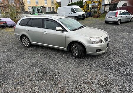 Toyota Avensis Combi 2,2-l-D-CAT