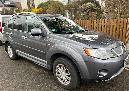 Mitsubishi Outlander 2.4 MIVEC Invite 4WD AUTOMATIK LEDER