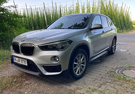 BMW X1 xDrive20i AHK Panoramadach