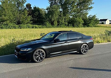 BMW M550i xDrive Laser ACC B&W HUD 360° Standhzg AHK
