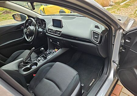 Mazda 3 2.0 SKYACTIV-G 120 Center-Line Center-Line