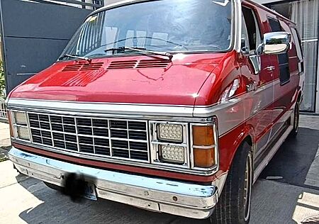 Dodge RAM Van B250, 5,2l, V8, BJ 1983, teilrestauriert