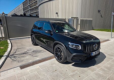 Mercedes-Benz GLB 35 AMG // Multibeam // Panorama // Leder