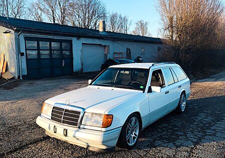 Mercedes-Benz E 230