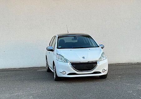 Peugeot 208 Style/PANO/LED/TEMP/SHZ/5-TRG/MFL/TOUCH