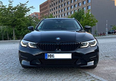 BMW 320d Tour. Laser/ Pano/ Ambiente/ STH/ AHK