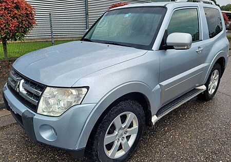 Mitsubishi Pajero gebraucht kaufen Mitsubishi Pajero 3.2 DI-D*TÜV/AU NEU