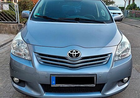 Toyota Verso 2.0l D-4D - 7 Sitzer mit Panoramadach