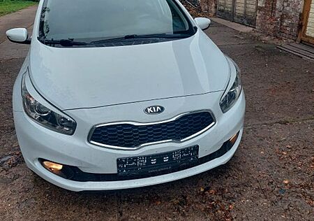 Kia Cee'd gebraucht kaufen Kia Cee'd / Ceed 1.4 CVVT Attract Attract