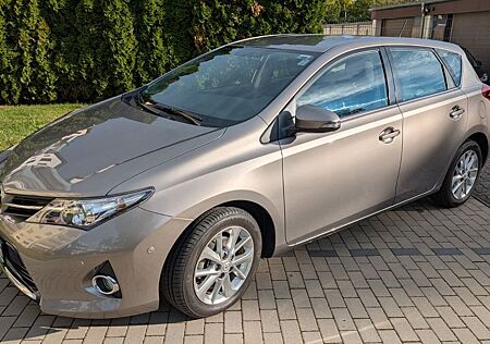 Toyota Auris 1,6 Rentner, Garage, Scheckheft, FESTPREIS
