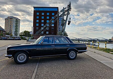 Mercedes-Benz 280 E W114