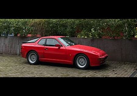 Porsche 944