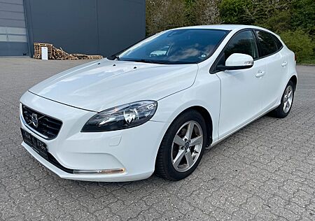 Volvo V40 2.0 D2 120PS Kinetic NR: 44070