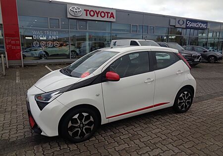 Toyota Aygo (X) Aygo 1.0 x-play connect - Klima!