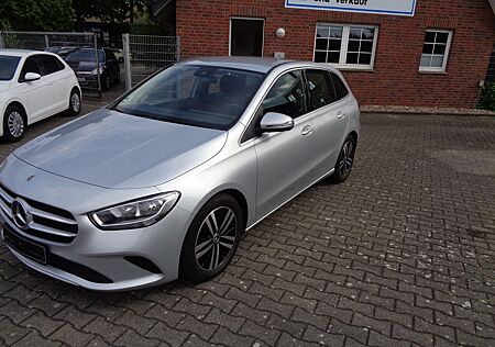 Mercedes-Benz B 180 Progres., Navi, PTS, SHZ, 8 fach , Temp.