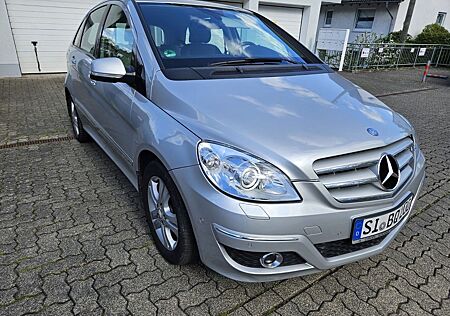 Mercedes-Benz B 200 -