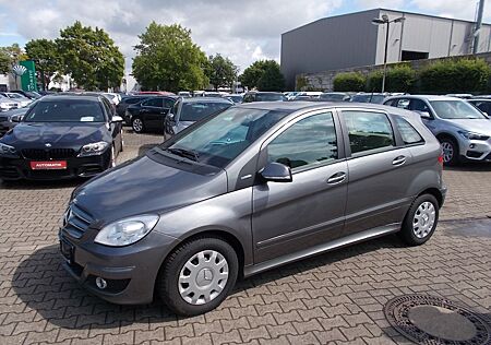 Mercedes-Benz B 180 , Pano Dach, Navi Park Assistent Allwetter