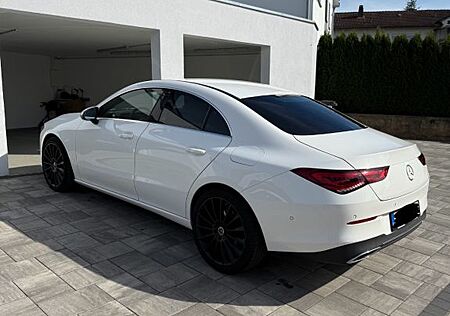 Mercedes-Benz CLA 200 -