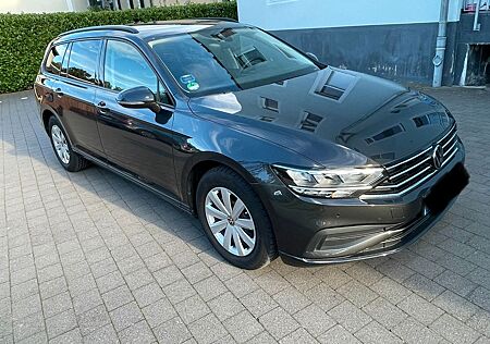 VW Passat Variant Volkswagen 2.0 TDI SCR DSG Variant -