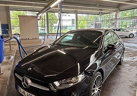 Mercedes-Benz A 160 d - Limousine