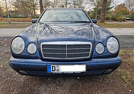 Mercedes-Benz E 200 CLASSIC - 1. Hand Rentner-/Garagenfahrzeug