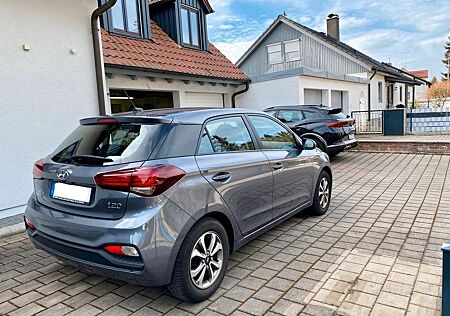 Hyundai i20 * * 1. Hand * 52.000 KM * Scheckheft