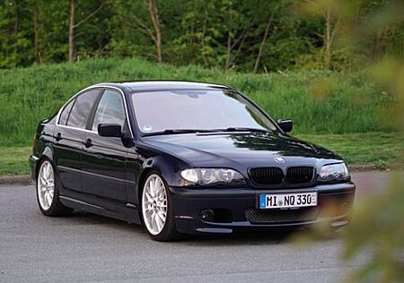 BMW 330i -