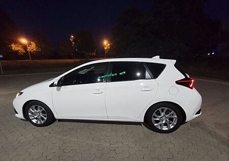 Toyota Auris 1.4 D Kamera Sitzheizung Tempomat Top