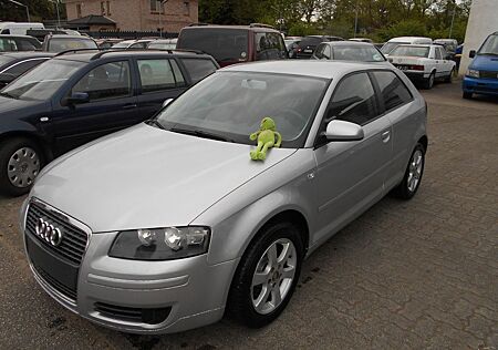 Audi A3 1.6 Attraction mit Alufelgen + Klimatronic