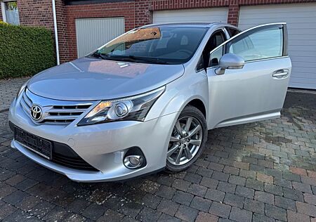 Toyota Avensis Combi 1.8 TÜV NEU Leder/Alcantara