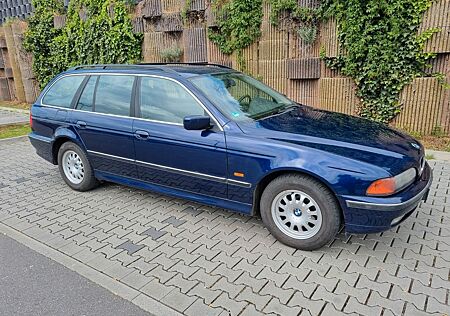 BMW 528i Touring E39