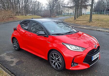 Toyota Yaris 1.5-l-VVT-i Hybrid CVT Premiere E.Garantie